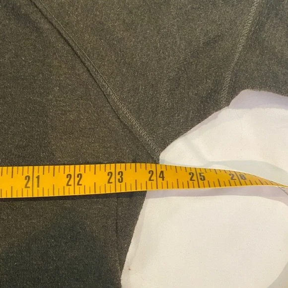 TNA Olive Raglan Long Sleeve Tee Raw Curved Hem US S - Picture 14 of 15